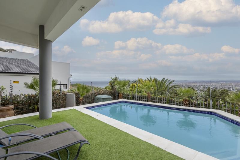 9 Bedroom Property for Sale in Gordon Heights Western Cape